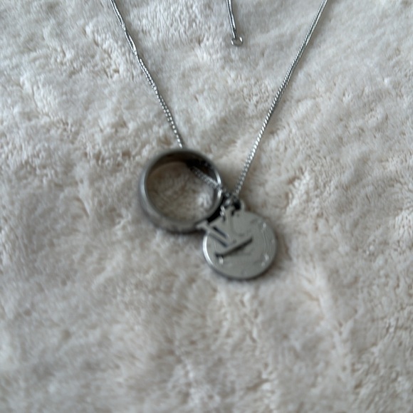 Louis Vuitton necklace - Picture 2 of 6
